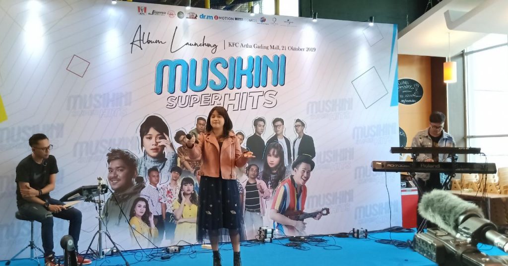 Foto Beb - Brisia Jodie saat tampil di Panggung Musikini 'Superhits' di KFC Mall Artha Gading