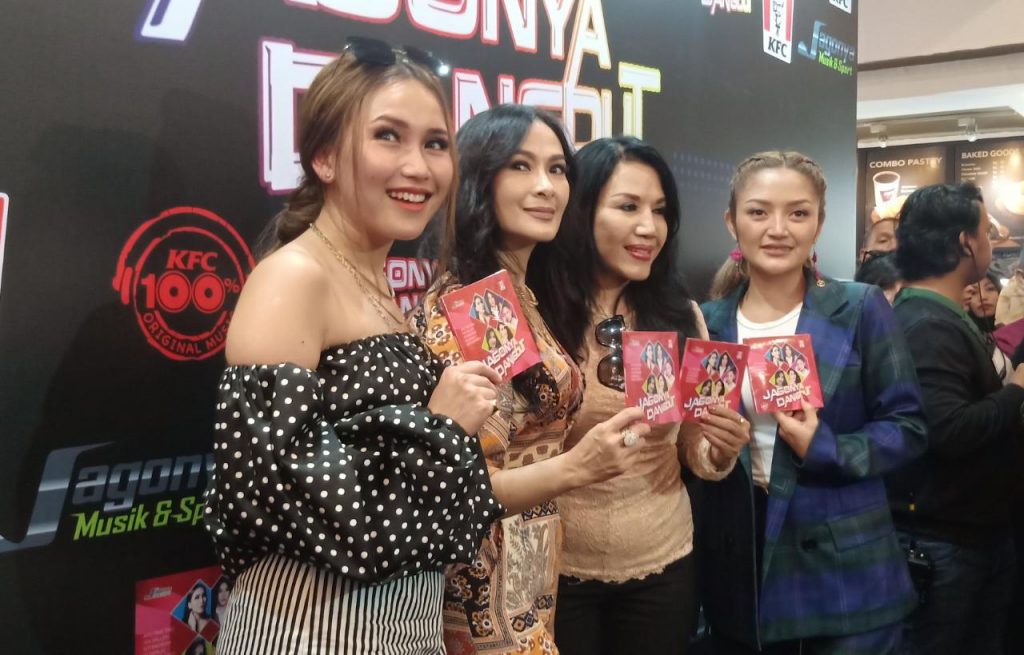 Foto Beb - Diva dangdut, Ayu Ting Ting, Iis Dahlia, Rita Sugiarto dan Siti Badriah