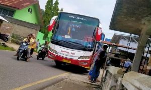 Bus Gumarang Jaya menabrak lima siswa sekolah dasar di di jalan lintas Sumatera, Padang Panjang Solok, tepatnya di Kenagarian Batipuh, Tanah Datar, Kamis (15/4)