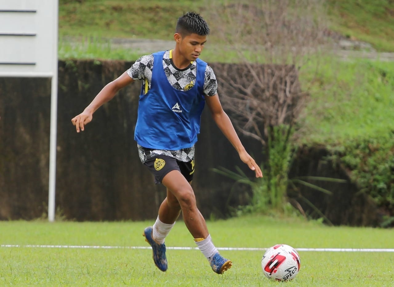 Pemain muda Semen Padang FC Genta Alparedo (Sources: MO SPFC)