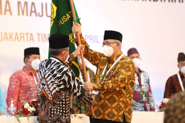 KH Chriswanto Santoso (kanan) terpilih sebagai Ketua Umum LDII periode 2021-2026 dalam Munas LDII IX di Jakarta