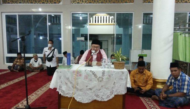 Bupati Tanah Datar Eka Putra saat di Masjid Raya Rambatan.