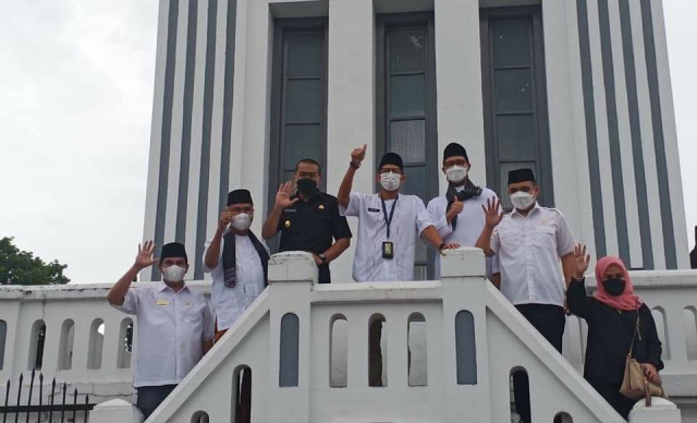Memparekraf Sandiaga Uno saat mengunjungi Jam Gadang.