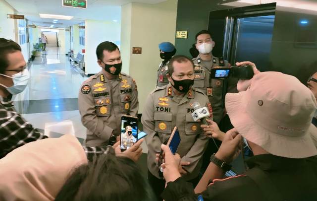 Kapolda Sumbar Irjen Pol Toni Harmanto memberikan keterangan terkait pos penyekatan mudik.