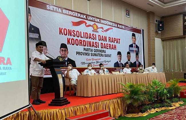 Sekjen DPP Gerindra Ahmad Muzani saat membuka Rakorda DPD Gerindra Sumbar di Bukittinggi.