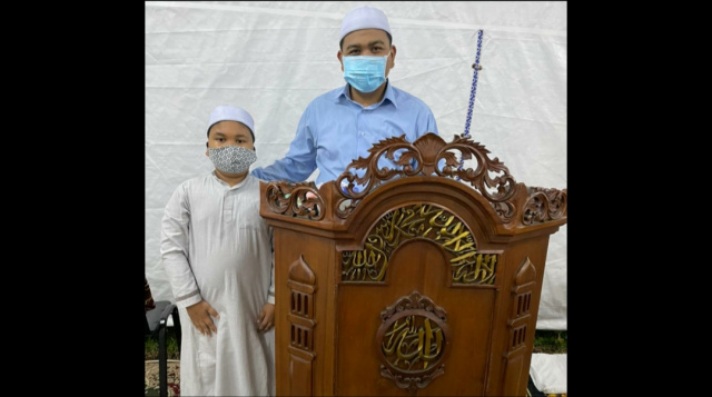 Duet : Sanwani Soehaly, SS, sang ayah dan anaknya M Raffa Nur Sya'bani (10 tahun).