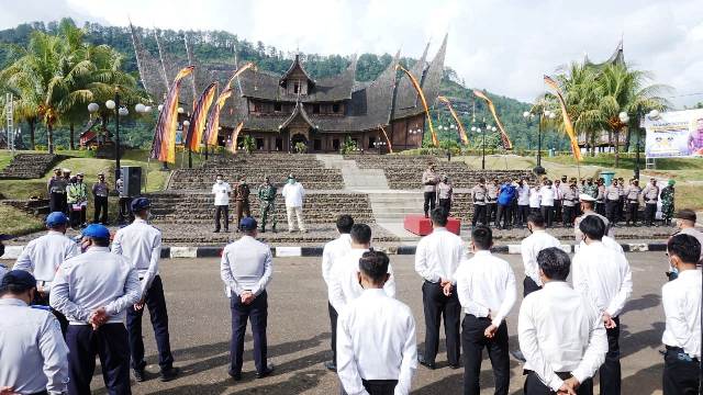 Apel gelar pasukan Operasi Ketupat 2021 di Batusangkar.