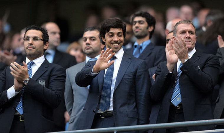 Syeikh Mansour, pemilik Manchester City, kekayaannya mencapai Rp400 triliun. (foto: AFP)