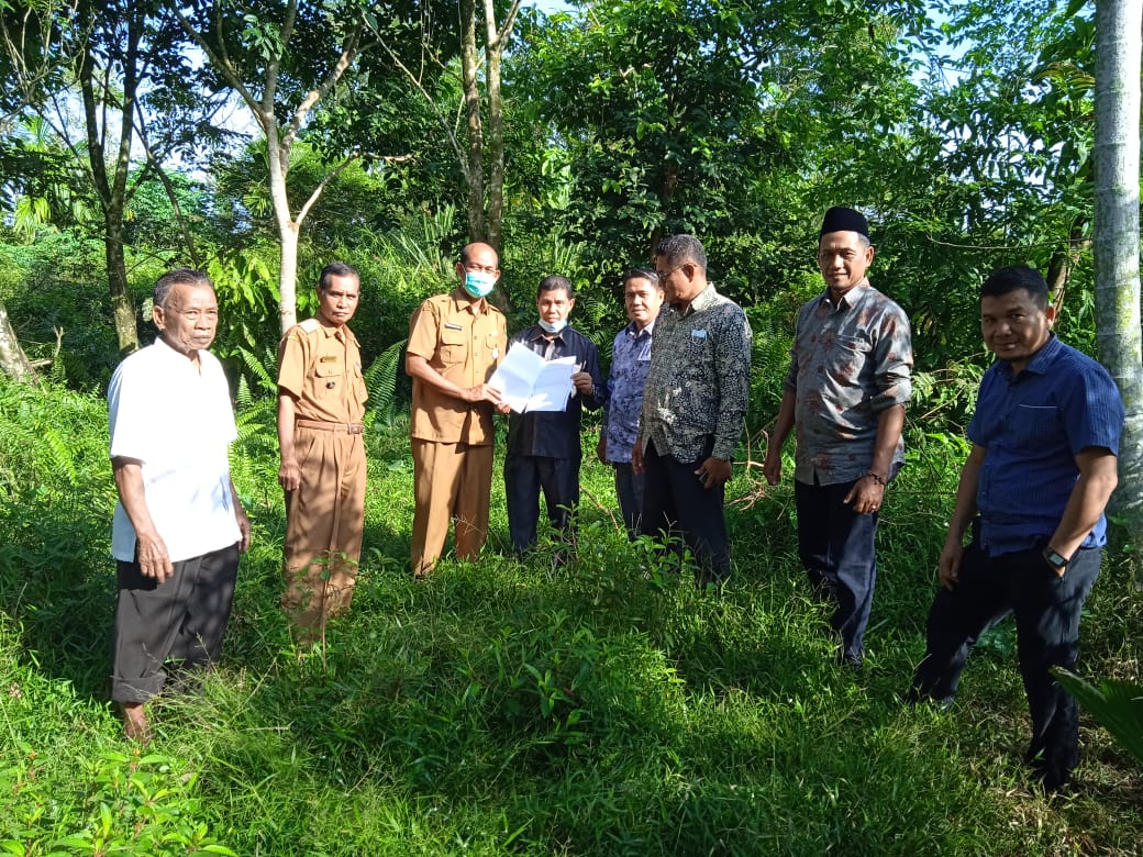 Tinjauan lokasi lahan bakal SMA Negeri 17 di Air Pacah. (foto: adh)