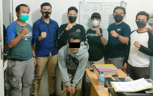 Tersangka pelaku persetubuhan dengan wanita keterbelakangan mental saat diringkus polisi 