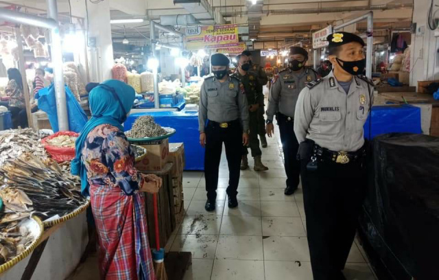 Operasi yustisi di Pasar Padang Panjang.