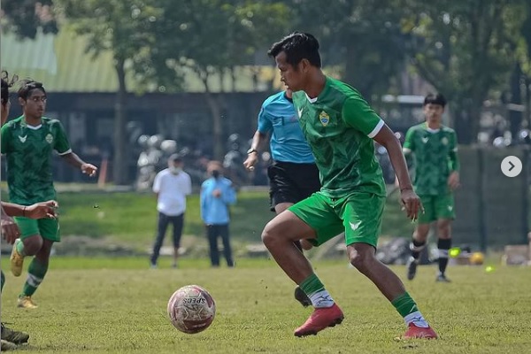 Mardiono, dengan kostum PSKC Cimahi. (foto: instagram)