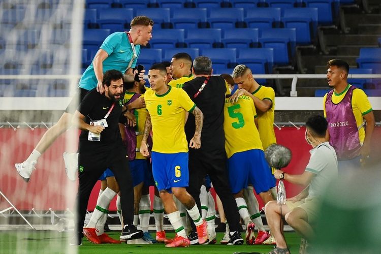 Brasil, meraih medali emas sepakbola putra Olimpiade Tokyo. (foto:AFP)