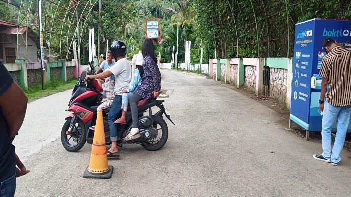Pengunjung Pantai Air Manis disuruh Putar Balik karena tidak punya bukti vaksin. (TirbunPadang).