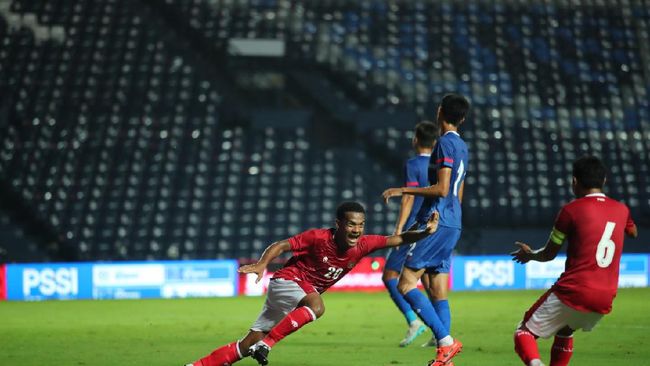 Selebrasi pemain Indonesia, Ramai Rumakiek usai menjebol gawang Taiwan, Kamis malam. (foto:PSSI)