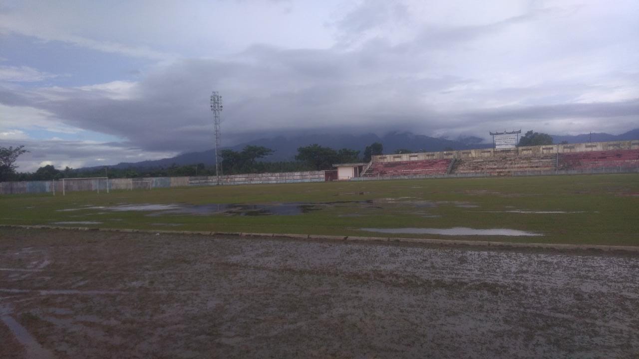 Stadion Bukik Bunian tidak memungkinkan untuk pelaksanaan semi final dan final Liga 3 Sumbar. (foto: MO)