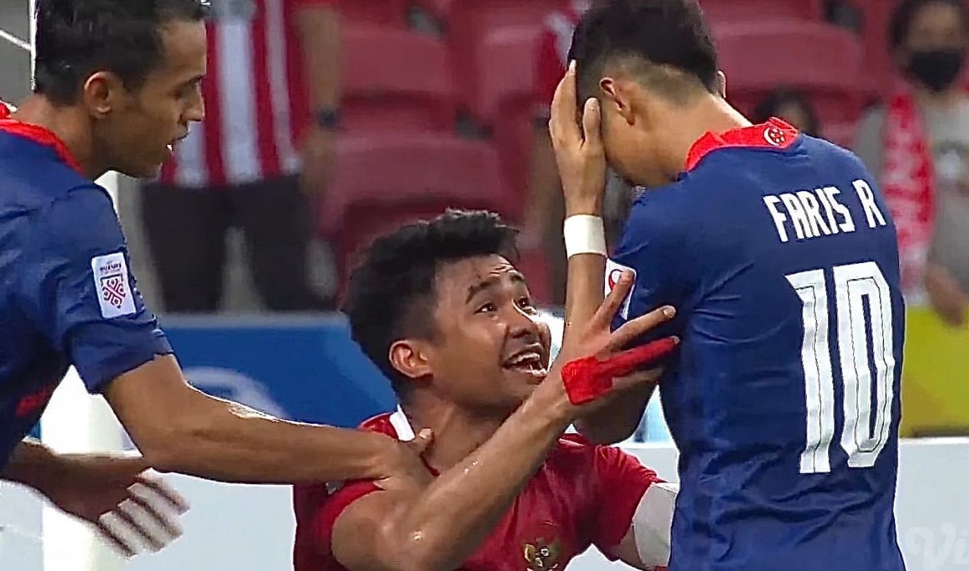 Moment viral, saat Asnawi Mangkualam meledek pemain Singapura yang gagal penalti. (foto: PSSI)