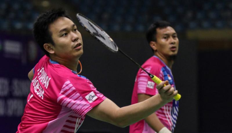 Ganda putra Indonesia, M Ahsan dan Hendra Setiawan lolos ke babak kedua All England 2022. (pbsi)