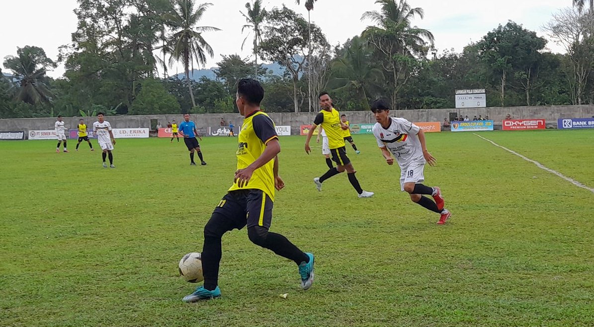 Pertandingan semifinal Jordus Cup 2022, PSKB Bukitinggi vs Persiju Telabang, Senin (9/5). (foto: Robby Yusri)