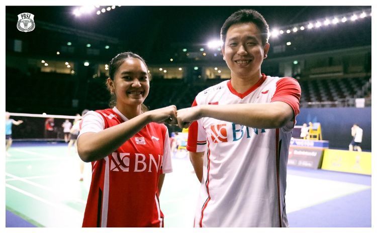 Nita Violina dan Hendra Setiawan, kapten tim Uber Cup dan Thomas Cup Indonesia 2022 di Bangkok. (PBSI)