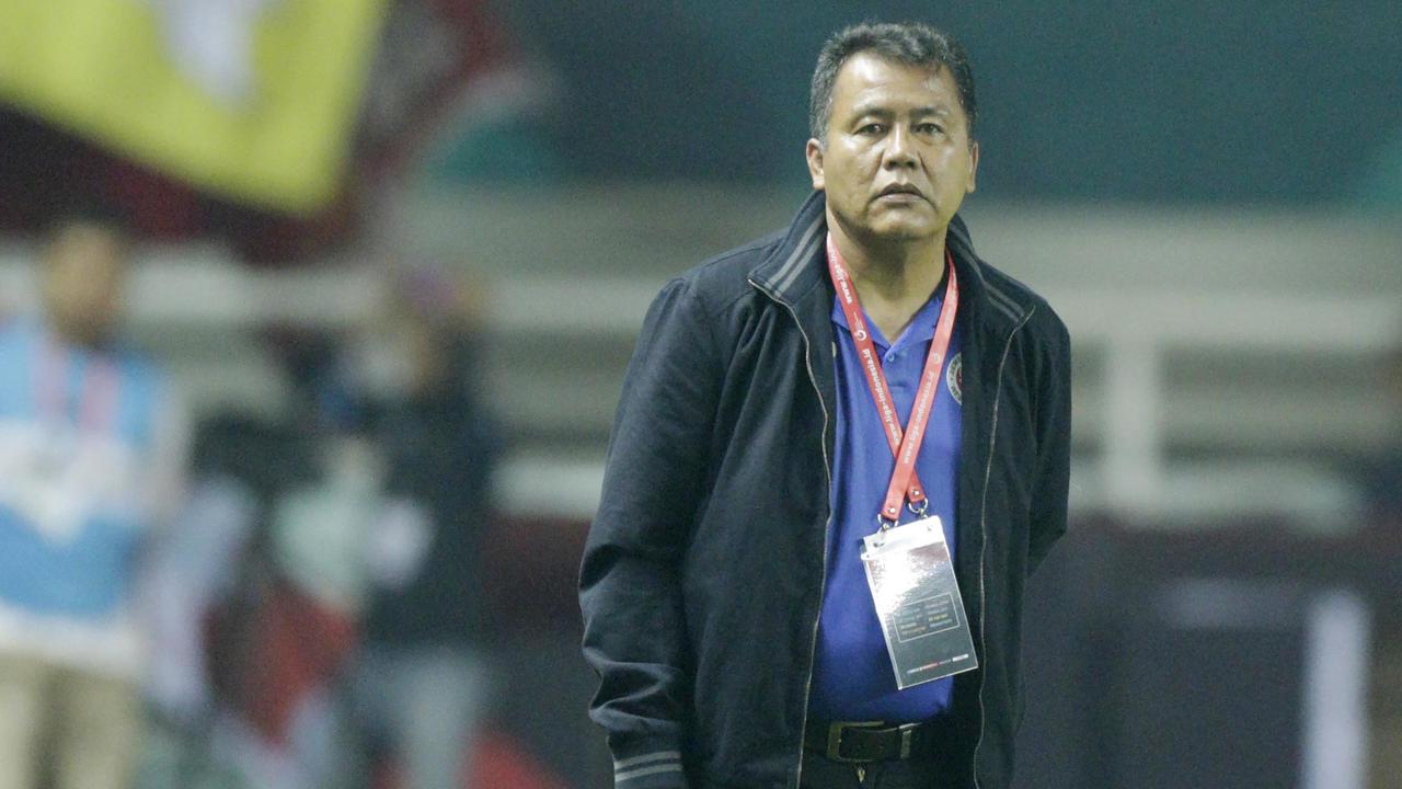 Mantan legenda dan kapten tim PS Semen Padang era 80-an, Syafrianto Rusli kembali ke bench. Dia resmi menukangi klub Liga 2 2022 Perserang Banten.