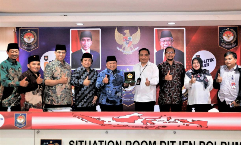 Sekum DPP LDII Sumbar H Dody Taufiq Wijaya bertemu Kepla Subdirektorat Fasilitas Kerukunan Umat Beragama dan Penghayat Kepercayaan Kemendagri, Hartono. (ist)