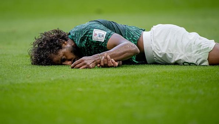 Kondisi Yasser Al-Shahrani usai insiden terkena lutut kiper, (AP)