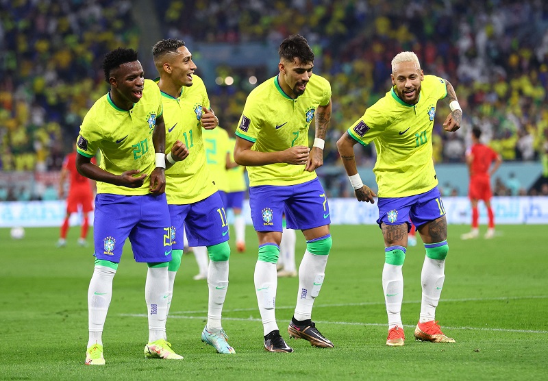 Brasil, menang telak 4-1 atas Korsel di babak 16 besar. ( REUTERS/Carl Recine)