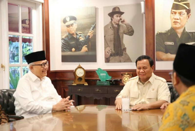 Ketua Umum DPP LDII KH Chriswanto Santoso saat temui Menteri Pertahanan Prabowo Subianto. (Ist)