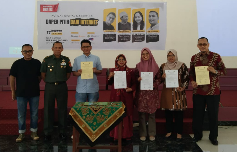 Pembicara dan peserta Pelatihan Digital Marketing oleh Dimensi dan STIE KBP.