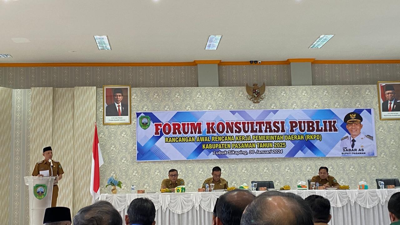 Bupati Pasaman, Sabar AS, saat membuka forum konsultasi publik. (ist)