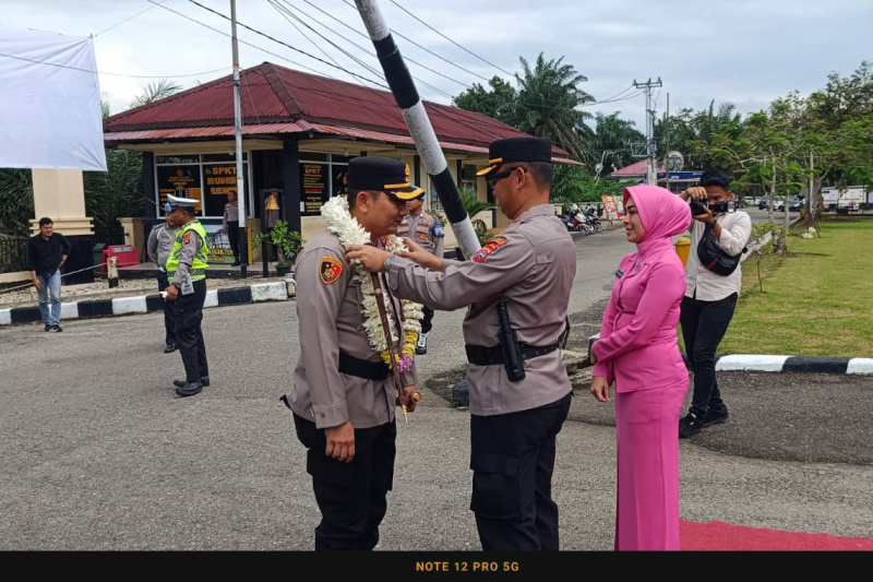 Kapolres Dharmasraya dari AKBP Nurhadiansah diserah terimakan ke AKBP Bagus Ikhwan, S.I.K., M.H.