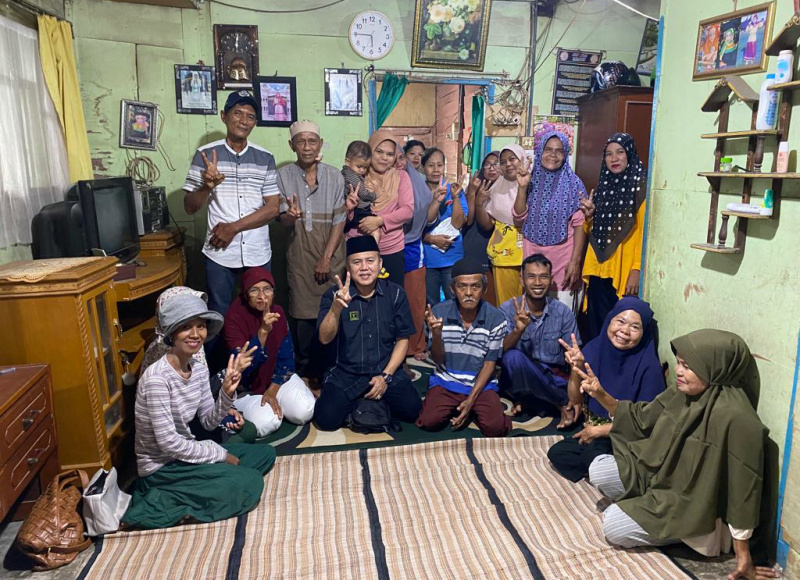 Calon anggota DPRD Kota Padang H. Wahyu Iramana Putra menerima dukungan dari perwakilan warga Ulak Karang Selatan.