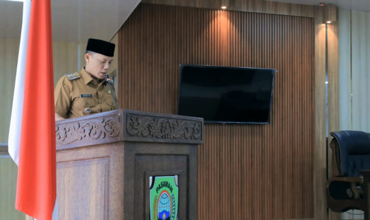 Bupati Pasaman Sabar AS saat memberikan sambutan dalam paripurna penyampaian Pokir anggota DPRD Pasaman. (Ist)