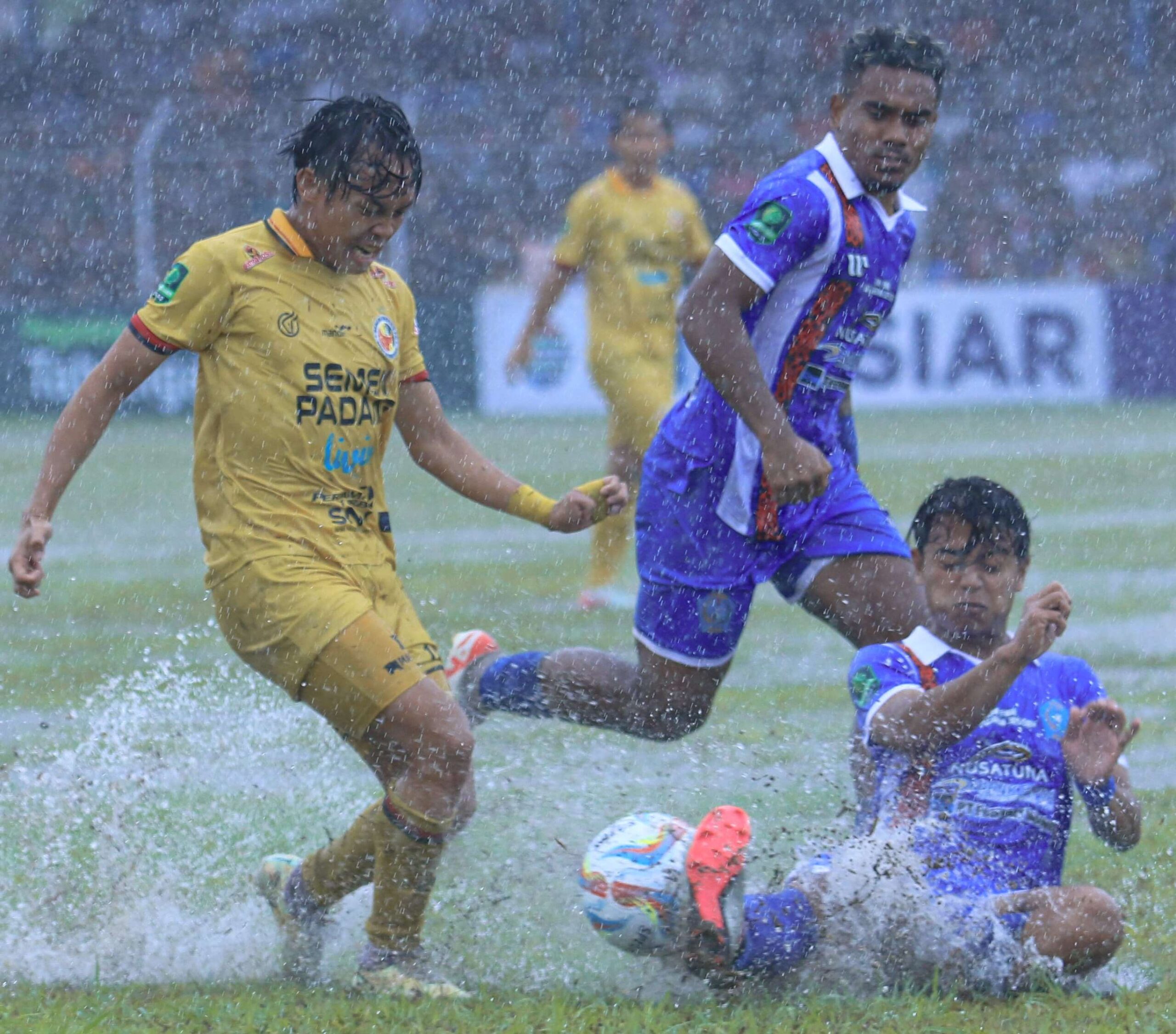 Laga pertama final Liga 2 2023/2024, PSBS Biak kalahkan Semen Padang FC 3-0. (MO SPFC)