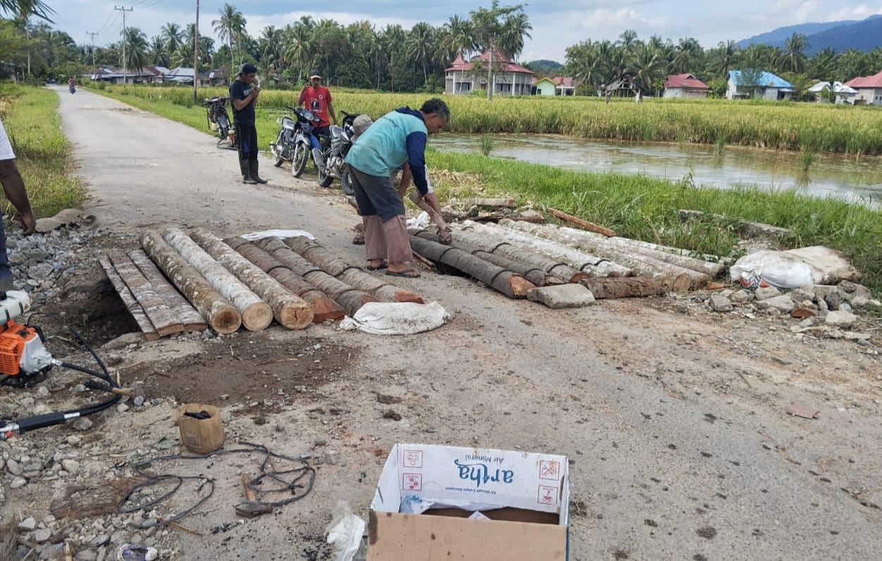 Viral karena kondisi rusak, jembatan di Lundar - Kuamang Nagari Panti Timur, Kecamatan Panti sudah diperbaiki. (ist)