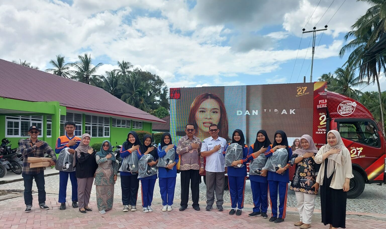 Videotron mobile saat sosialisasi oleh KPU Pasaman. (ist)