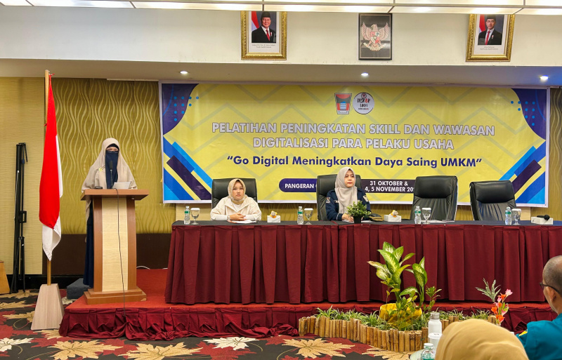 160 pelaku UMKM diberi pelatihan digital oleh Diskopumkm Padang selama 4 hari.