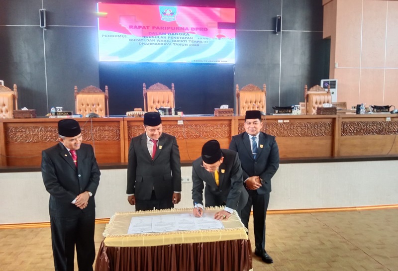 DPRD Dharmasraya Gelar Rapat Paripurna Pengumuman Penetapan Pasangan Bupati dan Wakil Bupati Terpilih