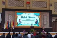 Bupati Agam Benni Warlis saat menyampaikan kata sambutan di acara halal bihalal UIN Bukittinggi. 