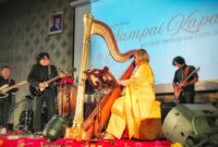 Penampilan Ussy Pieters dan komposer kenamaan Otte Abadi di launching single perdana 'Sampai Kapan,
