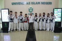 Para atlet Dojang UIN Bukittinggi disambut gembira oleh Wakil Rektor III UIN Bukittinggi Edi Rosman