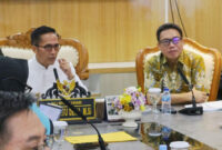 Ratu Dewa kiri dan Kepala BBWSS Sumatera VIII, Ferriyanto Pawenrusi.