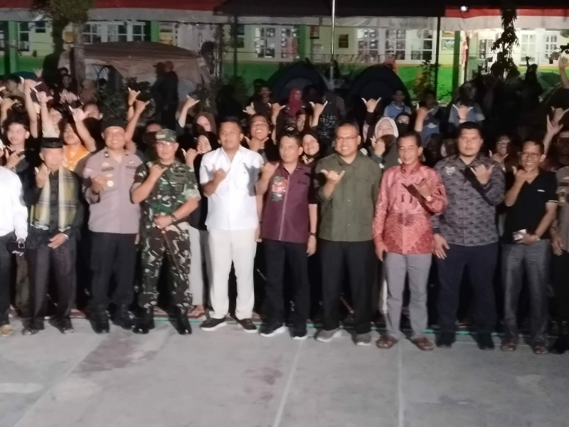 Sekdaprov Sumbar Arry Yuswandi membersamai Wagub Vasco Ruseimy di SMP N 3 Batang Anai.