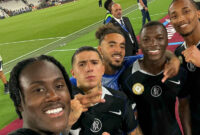 Pemain Chelsea berfoto bersama usai menang atas West Ham United. (Fb Chelsea FC)