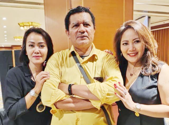 Permata Warokka bersama tim manajeman Fariz RM