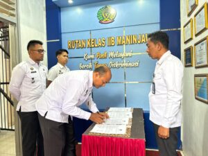 Jajaran Rutan Kelas IIB Maninjau gelar Penandatanganan Kinerja 2025 di Ruang Pelayanan (20/11).