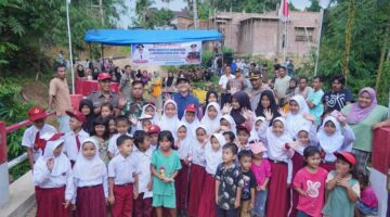Bupati Annisa Bersama Dandim 0310/SSD, dan Polres Dharmasraya Resmikan Pemakaian Jembatan Aramco Nagari Lubuk Karak
