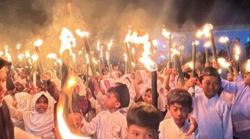 Sambut Tahun Baru Islam 1 Muharam 1448 H, Ratusan Obor “Bacolok” Terangi Malam di Maninjau