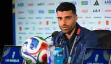 Mehdi Teremi, kapten tim Iran saat jumpa pers jelang laga melawan Selandia Baru (foto: AFP)